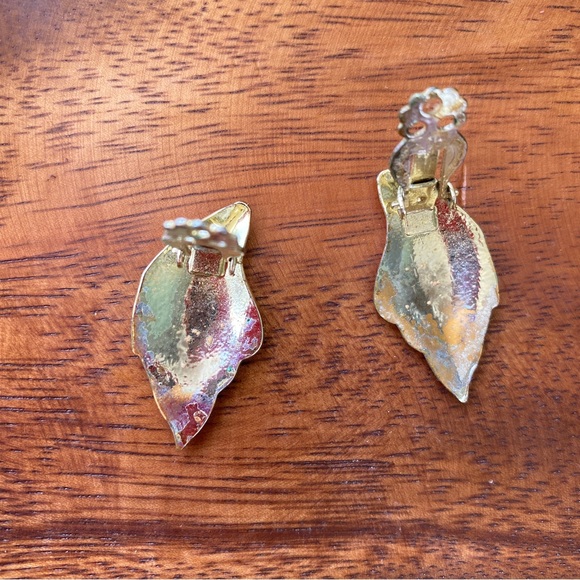 70s/80s Vintage Gold Tone Wing Clip-on Earrings - Picture 5 of 8